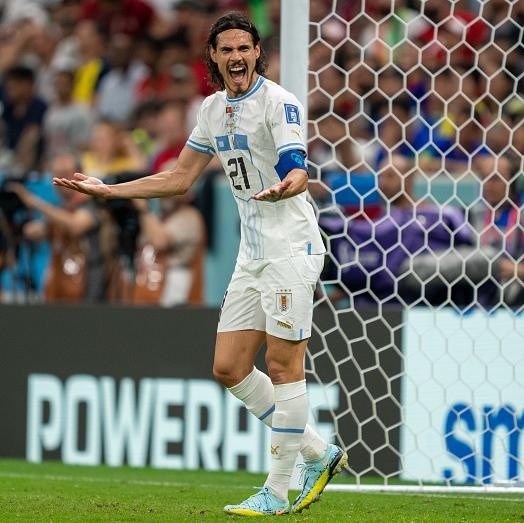 John Todd/ISI Photos/Getty Images – Cavani lamentando chance perdida contra Portugal