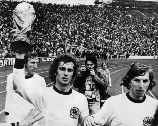 Photo by Keystone/Getty Images - Alemanha se sagrou campeã daquele torneio. Photo by Keystone/Getty Images - Alemanha se sagrou campeã daquele torneio.