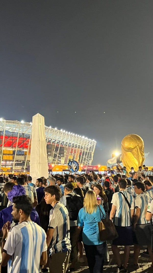 Créditos: Bolavip Argentina/ Torcedores da Argentina antes do duelo contra a Polônia. Créditos: Bolavip Argentina/ Torcedores da Argentina antes do duelo contra a Polônia.