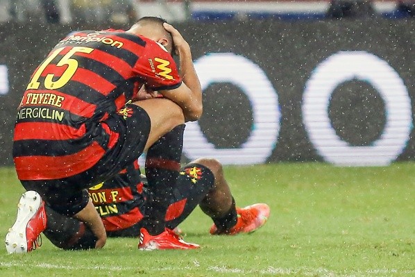 Foto: Paulo Paiva/AGIF – Thyere tem contrato no Sport até o fim de 2024 e recebeu convite para jogar no Sporting Cristal