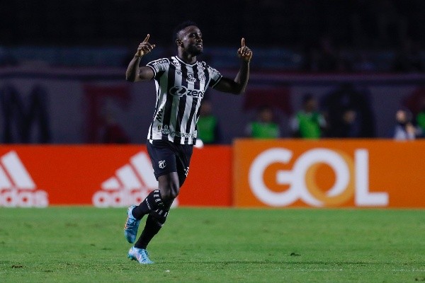 Foto: Ricardo Moreira/Getty Images – Mendoza é um dos alvos do Santos