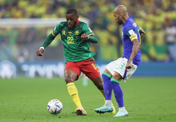Clive Brunskill/Getty Images/ Daniel Alves em campo pela Seleção Brasileira. Clive Brunskill/Getty Images/ Daniel Alves em campo pela Seleção Brasileira.