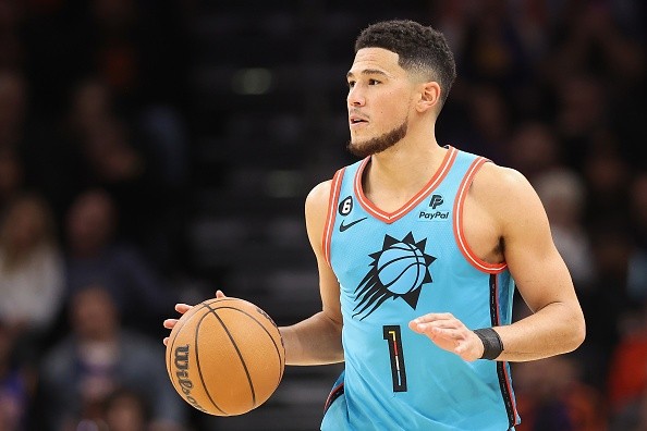 Booker vem sendo o principal nome do Suns.      Créditos: Christian Petersen/Getty Images