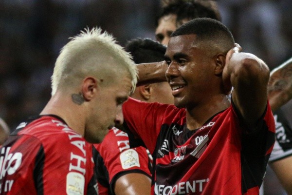 Foto: Fernando Moreno/AGIF – Abner Vinícius tem contrato no Athletico até 2025