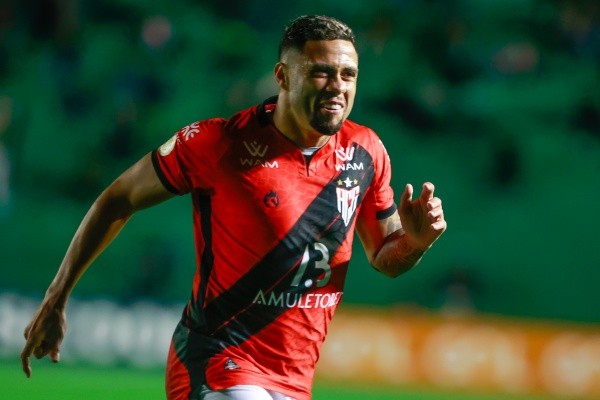 Wellington Rato na mira do Vasco - Foto: Luiz Erbes/AGIF Wellington Rato na mira do Vasco - Foto: Luiz Erbes/AGIF