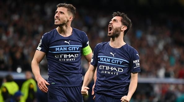 Foto: Michael Regan/Getty Images - Rúben Dias e Bernardo Silva atuam juntos no Manchester City