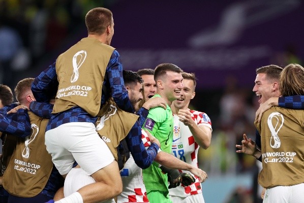 Foto: Michael Steele/Getty Images - Jogadores da Croácia comemoram vaga na Copa  