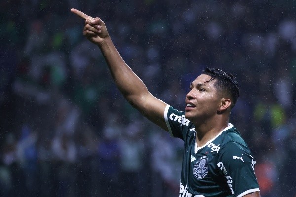 SP - Sao Paulo - 02/11/2022 - BRASILEIRO A 2022, PALMEIRAS X FORTALEZA - Rony jogador do Palmeiras comemora seu gol durante partida contra o Fortaleza no estadio Arena Allianz Parque pelo campeonato Brasileiro A 2022. Foto: Marcello Zambrana/AGIF