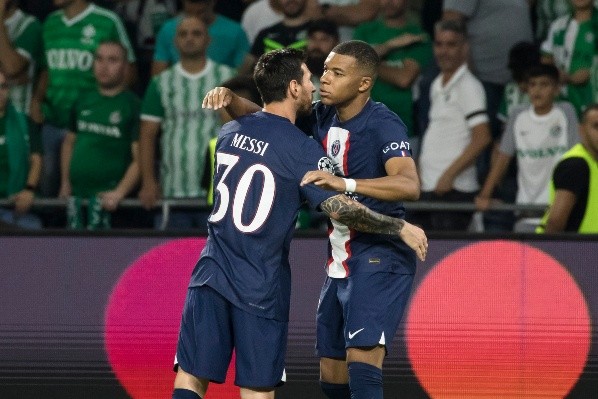 Photo by Amir Levy/Getty Images - Companheiros de PSG, Messi e Mbappe vem fazendo uma grande campanha na Copa do Mundo do Qatar