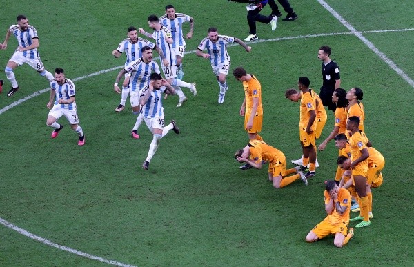Photo by Elsa/Getty Images - Em confronto cheio de polêmicas, a Argentina conseguiu a vaga para a semifinal nos pênaltis