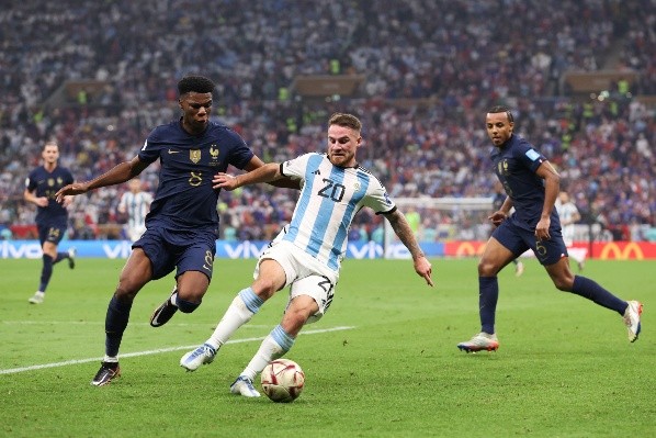 Photo by Julian Finney/Getty Images - Messi passa Pelé