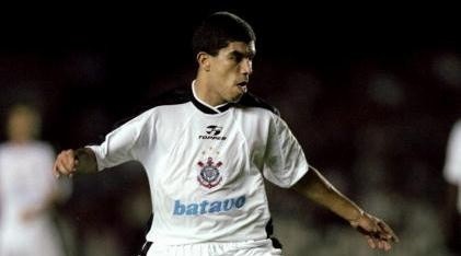 Foto: Shaun Botterill/Allsport - Ricardinho foi peça fundamental no grande time do Corinthians do fim dos anos 90 e começo de 2000