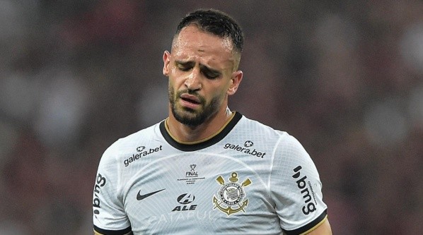 RJ - Rio de Janeiro - 19/10/2022 - COPA DO BRASIL 2022, FLAMENGO X CORINTHIANS - Renato Augusto jogador do Corinthians lamenta chance perdida durante partida contra o Flamengo no estadio Maracana pelo campeonato Copa do Brasil 2022. Foto: Thiago Ribeiro/AGIF