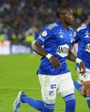 Foto: Reprodução/Millonarios -Carlos Andrés Gómez atuando com a camisa do Clube colombiano