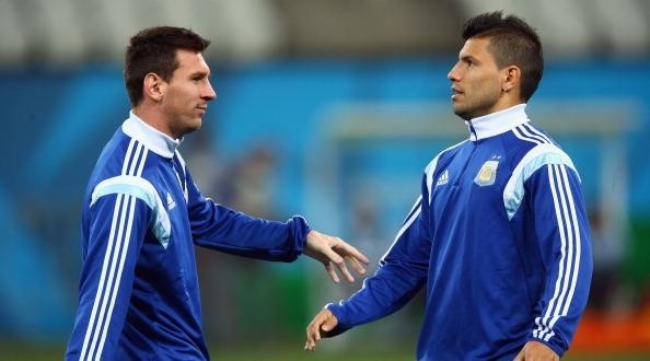 Foto: Ronald Martinez/Getty Images - Agüero e Messi foram companheiros de Seleção Argentina por muitos anos