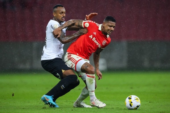 Raul Gustavo em ação pelo Corinthians - Foto: Pedro H. Tesch/AGIF