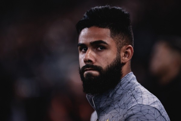 Foto: Ettore Chiereguini/AGIF – Felipe Jonatan deve iniciar 2023 como titular na lateral esquerda do Peixe