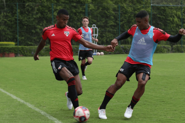 Nathan tem contrato com o São Paulo até abril de 2024 - Foto: Divulgação/Site oficial do São Paulo Nathan tem contrato com o São Paulo até abril de 2024 - Foto: Divulgação/Site oficial do São Paulo