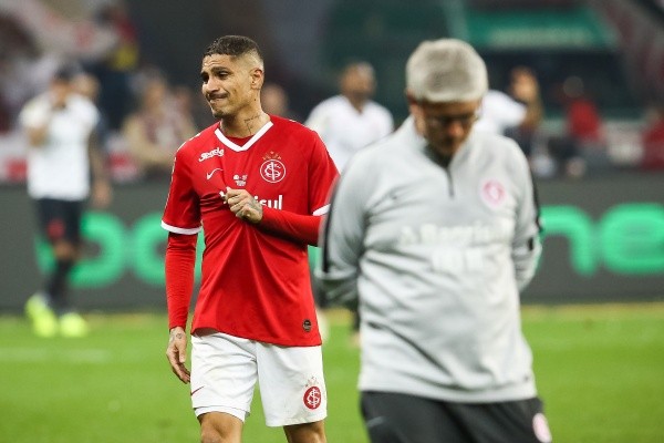 Foto: Pedro H. Tesch/AGIF – Paolo Guerrero e Odair Hellmann