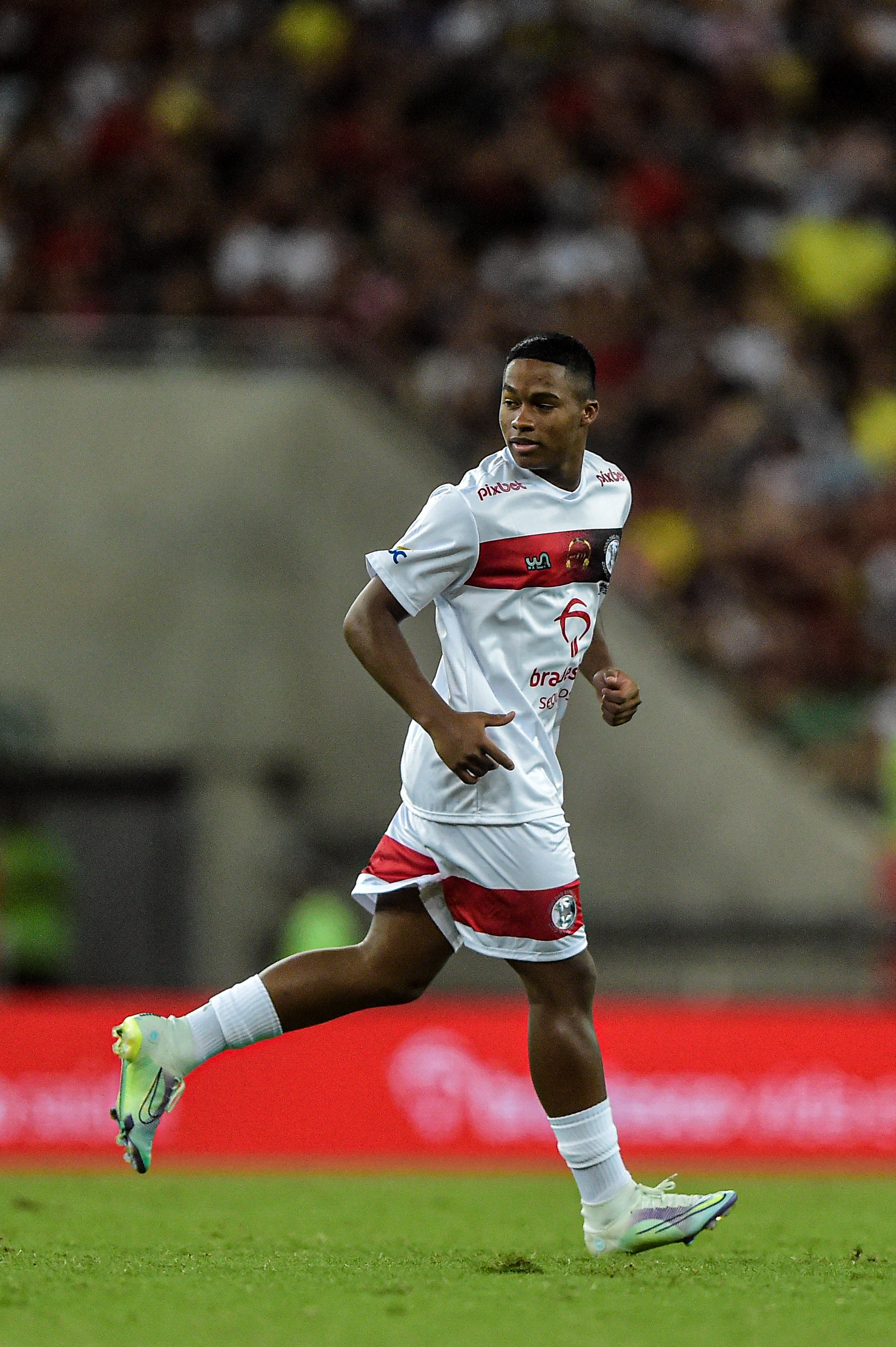 Foto: Thiago Ribeiro/AGIF – Endrick