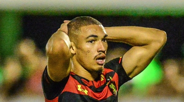 Adryelson com a camisa do Sport - Foto: Ricardo Luis Artifon/AGIF