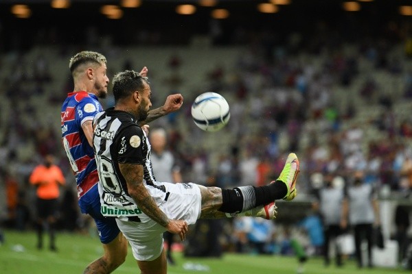 Foto: Kely Pereira/AGIF – Macedo deve jogar no Goiás