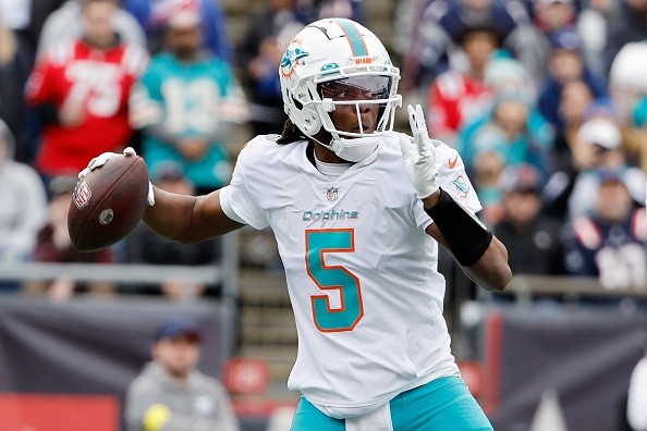 Bridgewater entrou como titular do Dolphins contra o Patriots.     Créditos: Winslow Townson/Getty Images