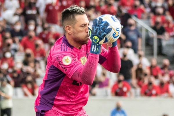Foto: Robson Mafra/AGIF – Diego Alves teria sido oferecido ao Fla