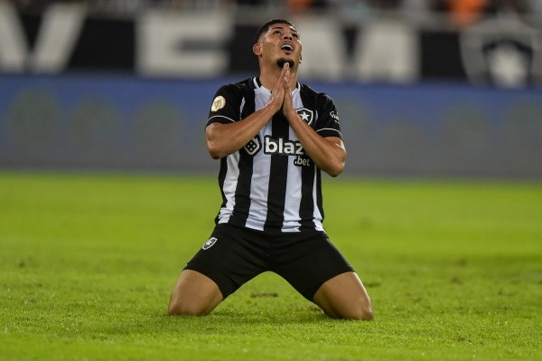 Erison tem contrato com o Botafogo - Foto: Thiago Ribeiro/AGIF
