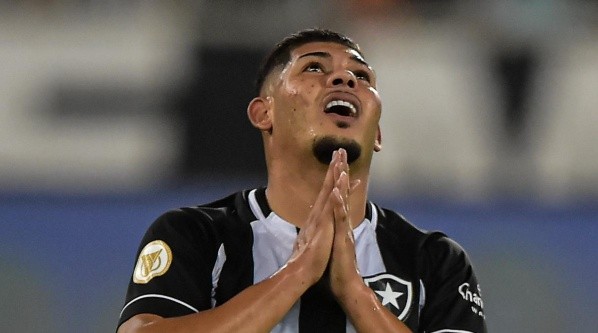 Erison está emprestado ao Estoril - Foto: Thiago Ribeiro/AGIF