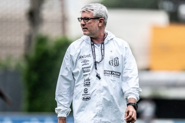 Foto: Ivan Storti/Santos FC – Odair Hellmann definiu a situação de Rodrigo Fernández