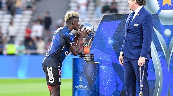 Foto: Hernan Cortez/Getty Images - Chávez foi campeão da Copa Sul-Americana de 2022 com o Independiente Del Valle