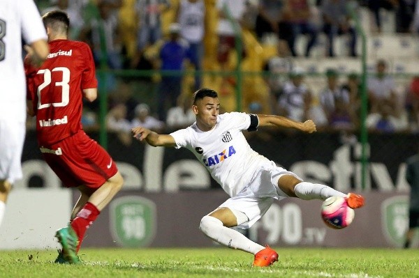 Foto: Pedro Ernesto Guerra Azevedo/Santos FC – Guilherme Nunes conseguiu rescisão no Santos e vai ao RS