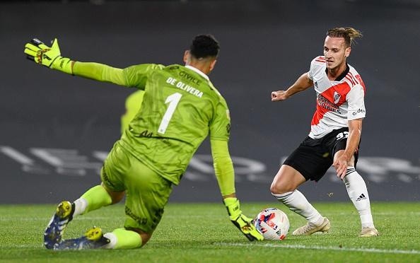 Manuel Cortina/SOPA Images/LightRocket via Getty Images – Tomás Pochettino atuando pelo River Plate