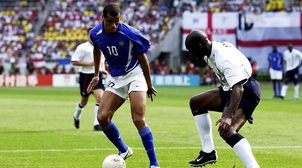 Foto: Tim De Waele/Getty Images - Rivaldo foi um dos destaques da Copa de 2002
