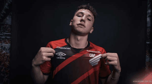 Athletico-PR anuncia a contratação do atacante chileno Luciano Arriagada - Foto: Site oficial do Athletico Paranaense 