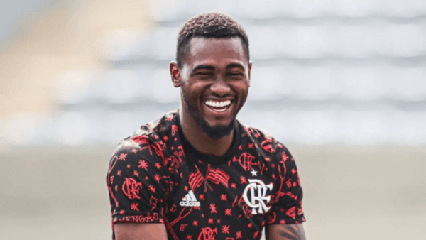 Otávio com a camisa do Flamengo - Foto: Divulgação/Flamengo Otávio com a camisa do Flamengo - Foto: Divulgação/Flamengo