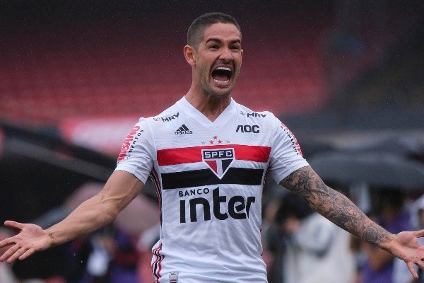 SP - Sao Paulo - 01/03/2020 - Paulista 2020, Sao Paulo x Ponte Preta - jogador Alexandre Pato do Sao Paulo comemora seu gol durante partida contra o Ponte Preta no estadio Morumbi pelo campeonato Paulista 2020. Foto: Daniel Vorley/AGIF
