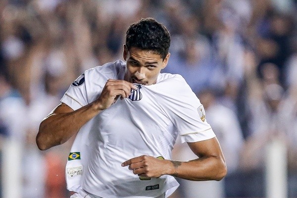 Veríssimo foi revelado pelo Santos - Foto: Marcello Zambrana/AGIF