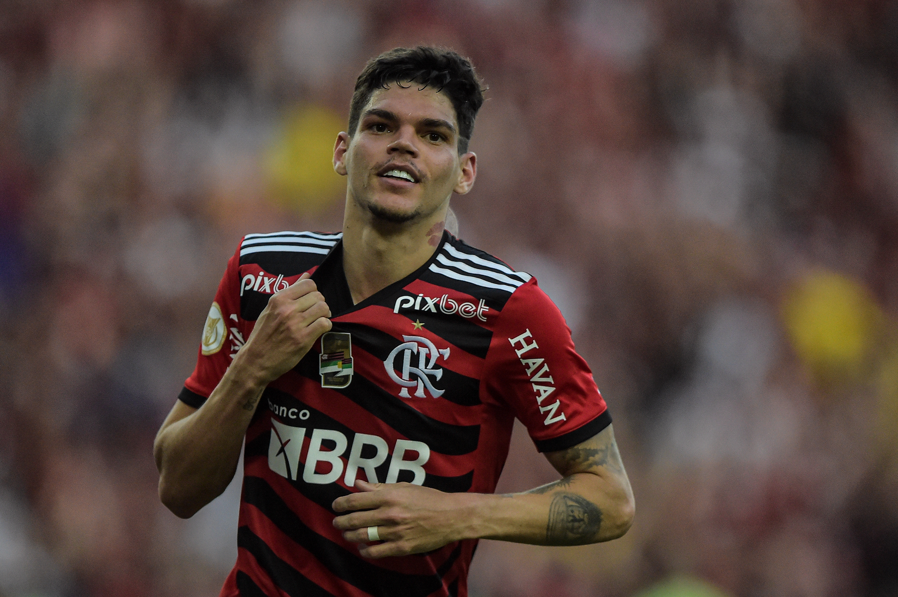 Agif/Thiago Ribeiro – Ayrton Lucas é defendido pela Nação