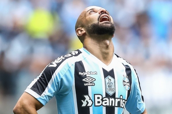 RS - Porto Alegre - 16/10/2022 - BRASILEIRO B 2022, GREMIO X BAHIA - Thaciano jogador do Gremio lamenta chance perdida durante partida contra o Bahia no estadio Arena do Gremio pelo campeonato Brasileiro B 2022. Foto: Pedro H. Tesch/AGIF RS - Porto Alegre - 16/10/2022 - BRASILEIRO B 2022, GREMIO X BAHIA - Thaciano jogador do Gremio lamenta chance perdida durante partida contra o Bahia no estadio Arena do Gremio pelo campeonato Brasileiro B 2022. Foto: Pedro H. Tesch/AGIF