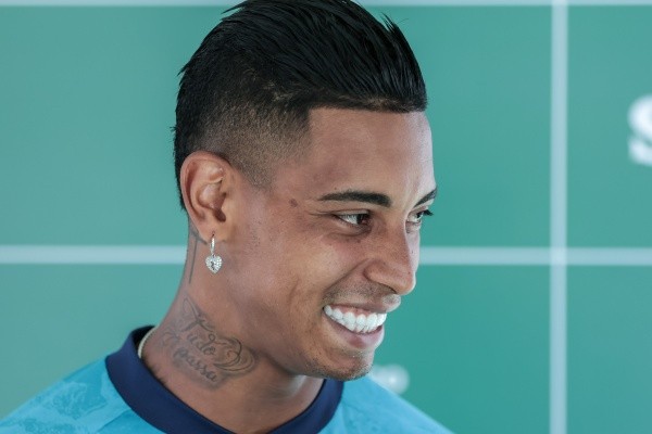 Foto: Robson Mafra/AGIF – Alef Manga tem contrato no Coritiba até dezembro de 2024