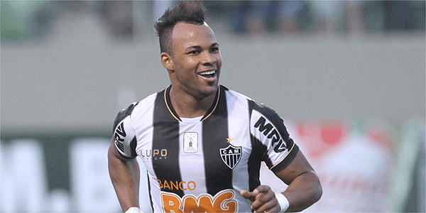 Fernandinho com a camisa do Galo - Foto: Site oficial do Atlético-MG