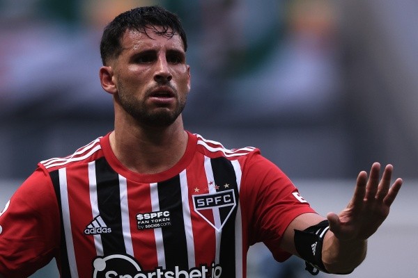 Calleri com a camisa do São Paulo - Foto: Ettore Chiereguini/AGIF