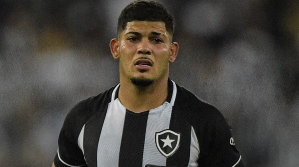 Erison pode pintar no Coritiba - Foto: Thiago Ribeiro/AGIF Erison pode pintar no Coritiba - Foto: Thiago Ribeiro/AGIF