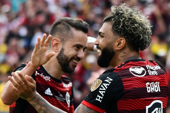 Foto: API/AGIF - Gabigol e Everton Ribeiro