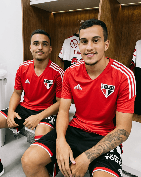 Vinicius e Belém foram relacionados pela primeira vez - Foto: Twitter oficial do São Paulo Vinicius e Belém foram relacionados pela primeira vez - Foto: Twitter oficial do São Paulo
