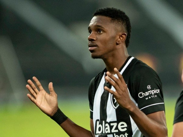 Jeffinho foi negociado com o Lyon - Foto: Jorge Rodrigues/AGIF