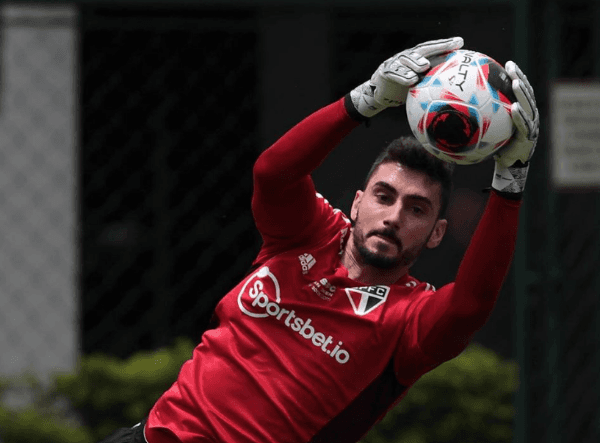 Rafael assumiu a titularidade no São Paulo - Foto: Divulgação/São Paulo FC Rafael assumiu a titularidade no São Paulo - Foto: Divulgação/São Paulo FC