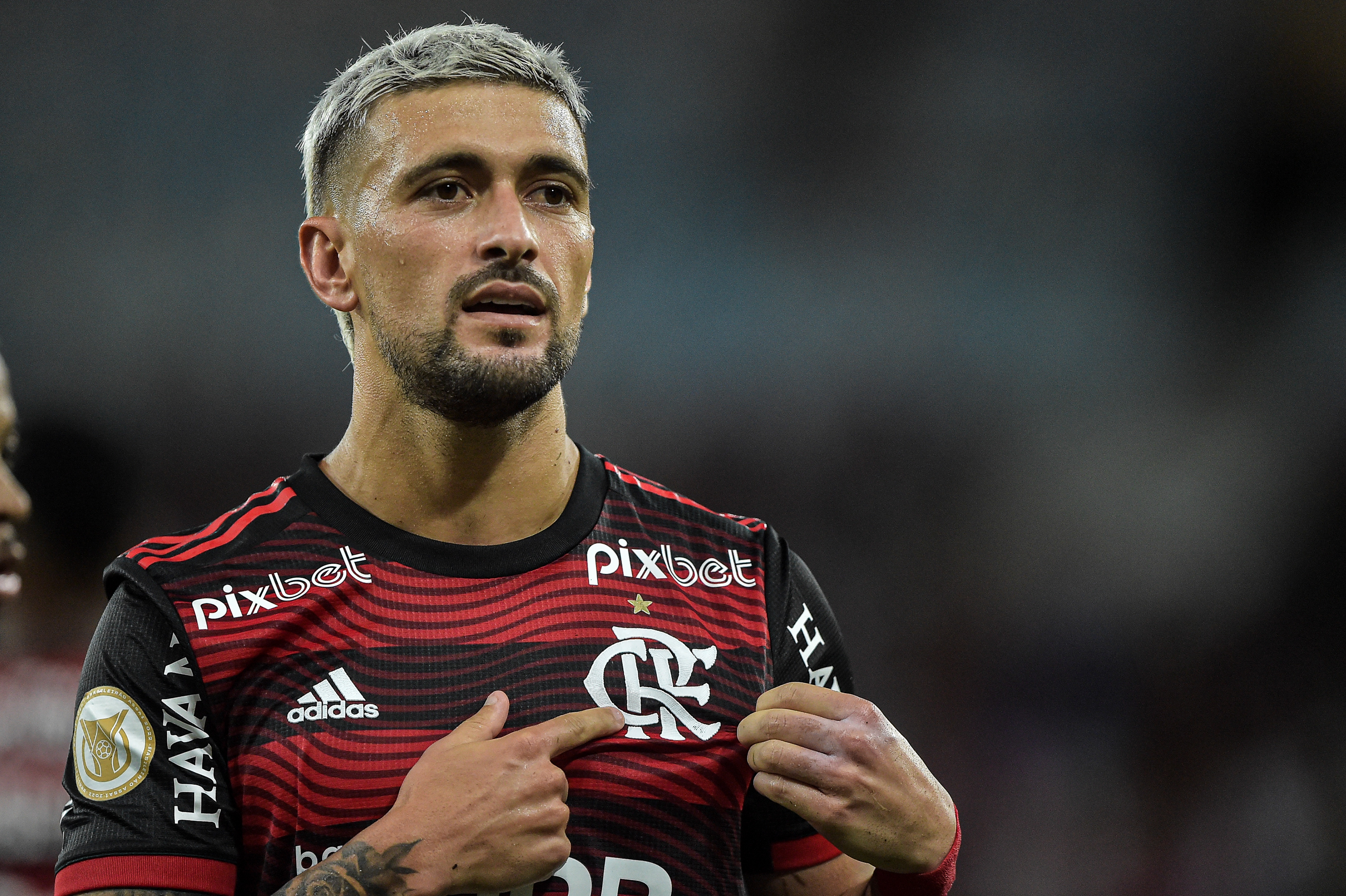 Arrascaeta foi provocado por Carlos Alberto - Foto: Thiago Ribeiro/AGIF